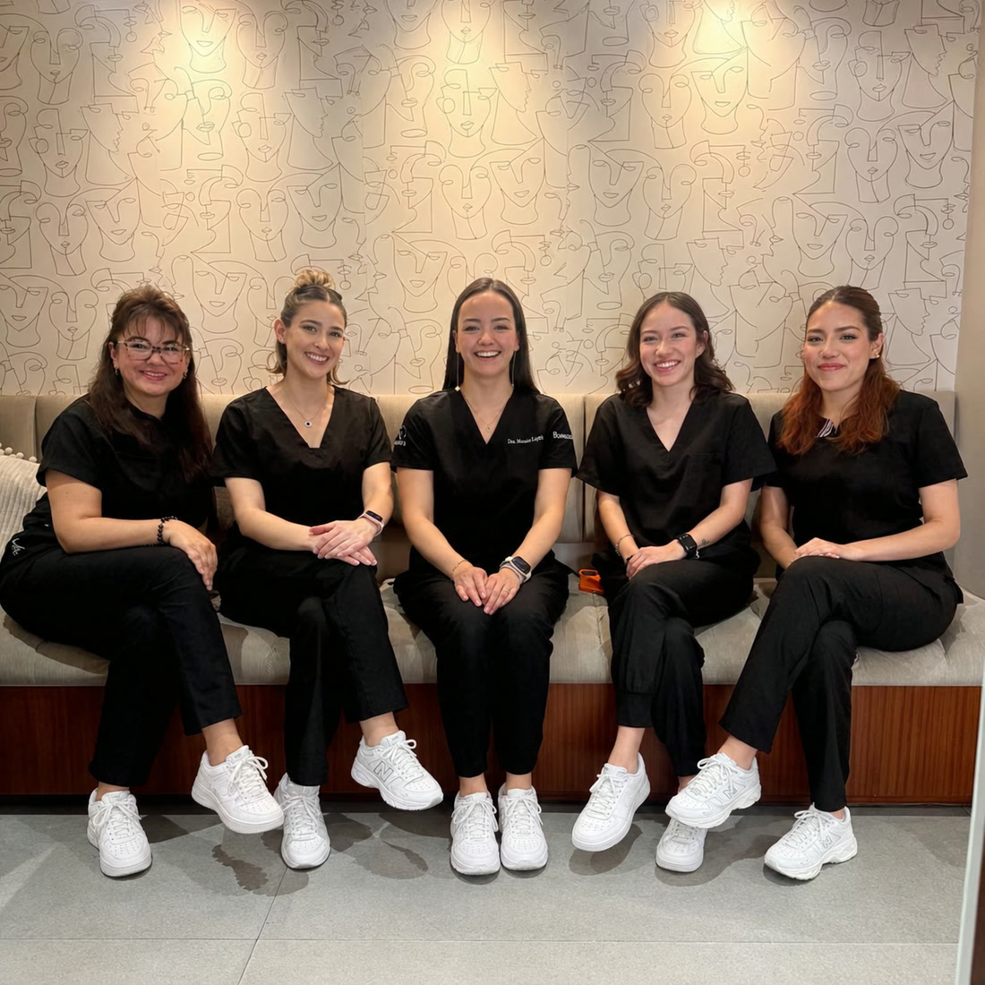 Equipo de Skin Rejuveness con la Dra. Brenda López Carmona en el consultorio de San Jerónimo, CDMX